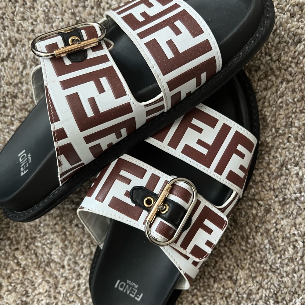 Comfy slide Sandals